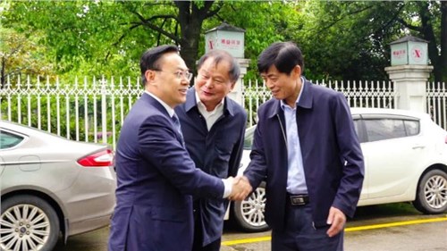 湖南師范大學(xué)校長劉仲華院士、副校長唐賢清一行蒞臨集團益陽茶廠調(diào)研指導(dǎo)